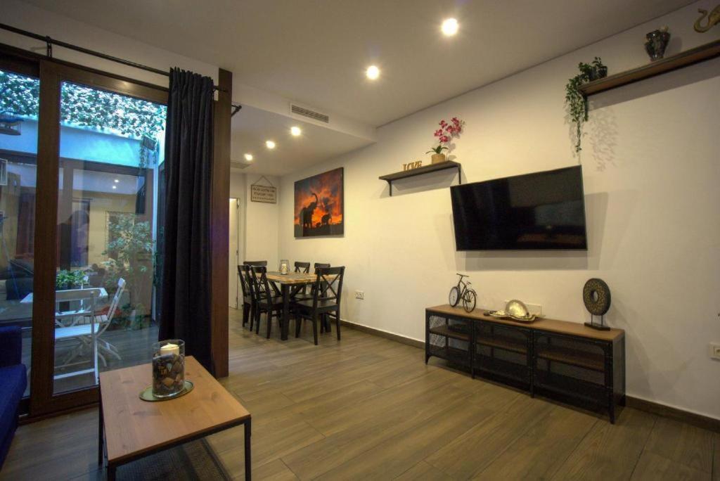 Rentalsevilla Looks Pretty And Modern Apartamento *